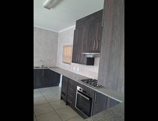 2 BEDROOM PROPERTY TO RENT IN VICTORY PARK